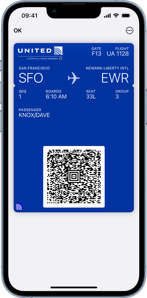 Une carte d’embarquement dans Cartes affichant les informations sur un vol et le code QR en bas.