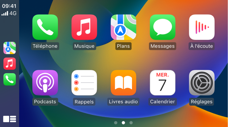 Accueil CarPlay avec les icônes de Téléphone, Musique, Plans, Messages, « À l’écoute », Podcasts, « Livres audio », Calendrier et Réglages.