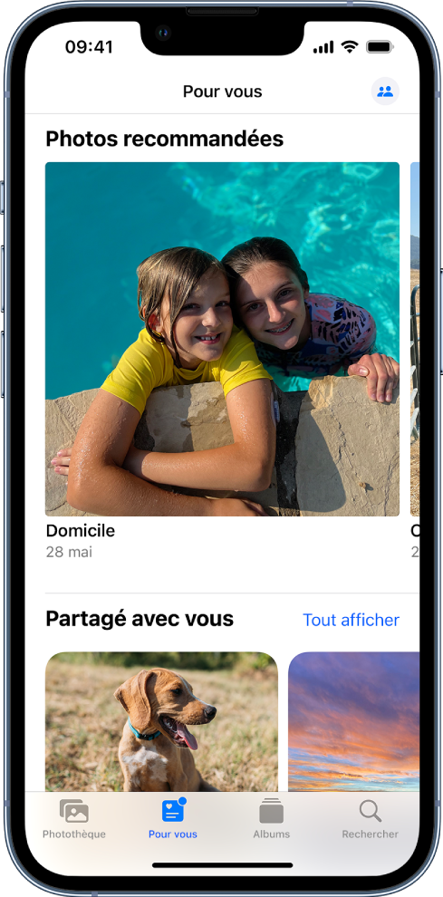 Dans l’app Photos, l’écran « Pour vous » affiche les collections de photos « Partagé avec vous ».