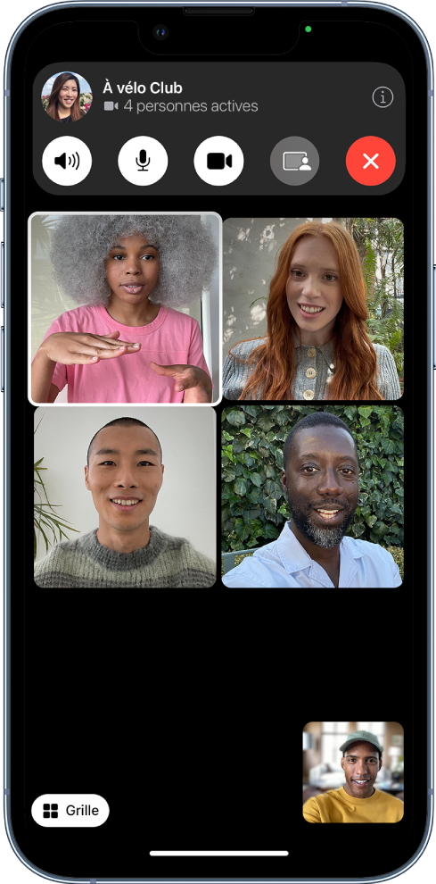 Un appel FaceTime en groupe affichant les participants dans une grille, avec l’image de la personne qui parle mise en avant.