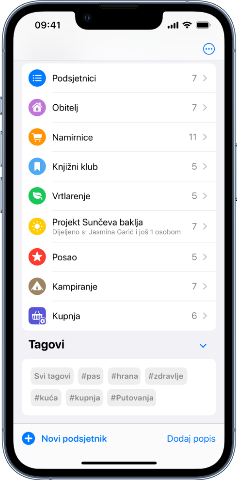 Zaslon koji prikazuje popis u aplikaciji Podsjetnici. Preglednik tagova nalazi se pri dnu.