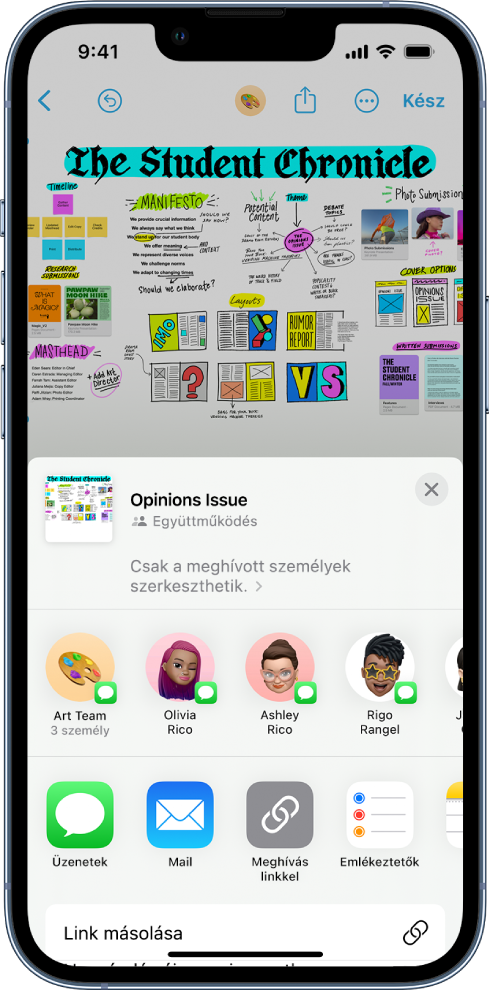 Az iPhone képernyője, amelyen a Freeform app és az együttműködéshez elérhető opciók vannak megnyitva.
