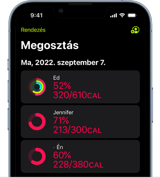 A megosztási képernyő a Fitnesz appban a Mozgás gyűrűkkel és azokkal a tevékenység-összegzésekkel, amelyek meg vannak osztva egy személy és a barátai között.