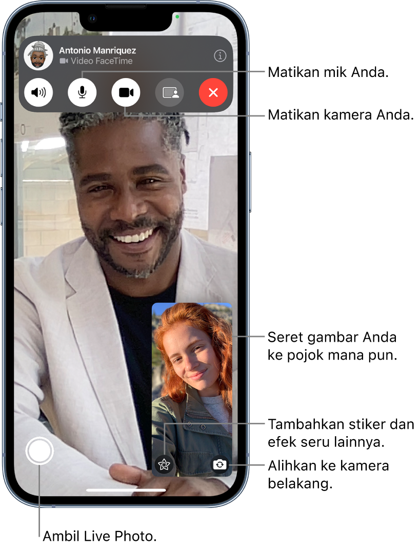 Layar FaceTime menampilkan panggilan yang sedang berlangsung. Gambar Anda muncul di persegi kecil di kanan bawah, dan gambar orang lain akan mengisi sisa layar. Di sepanjang bagian bawah layar terdapat tombol Live Photo, Efek, dan Balikkan ke Kamera Belakang. Kontrol FaceTime berada di bagian atas layar, termasuk tombol Buka Pesan, Audio, Bisu Mati, Kamera Nyala, dan Bagikan Konten. Di bagian atas kontrol terdapat nama atau ID Apple orang yang berbicara dengan Anda, dan tombol Tinggalkan Panggilan.