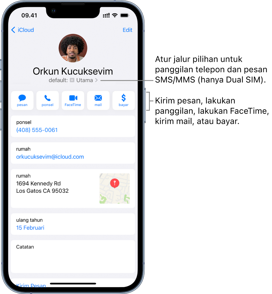 Layar info untuk kontak. Di bagian atas adalah nama dan foto kontak. Di bawahnya adalah tombol-tombol untuk mengirimkan pesan, melakukan panggilan telepon, melakukan panggilan FaceTime, mengirimkan pesan email, dan mengirim uang dengan Apple Pay. Di bawah tombol terdapat informasi kontak.