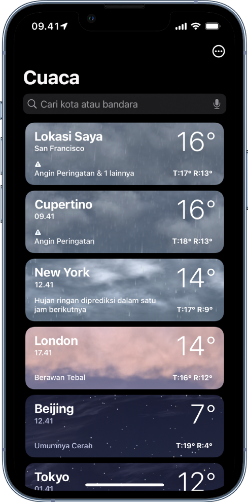 Daftar kota menampilkan waktu, suhu saat ini, perkiraan, dan suhu tertinggi serta terendah. Di bagian atas layar terdapat bidang pencarian dan di pojok kanan atas terdapat tombol Lainnya.