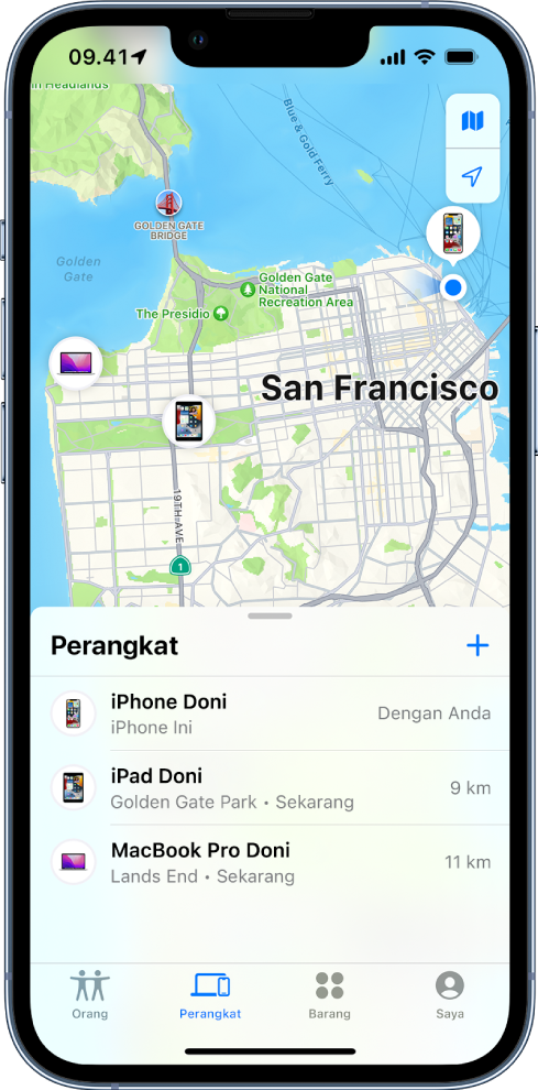 Layar Lacak dibuka ke daftar Perangkat. Terdapat tiga perangkat di daftar Perangkat: iPhone Doni, iPad Doni, dan MacBook Pro Doni. Lokasinya ditampilkan di peta dari San Francisco.