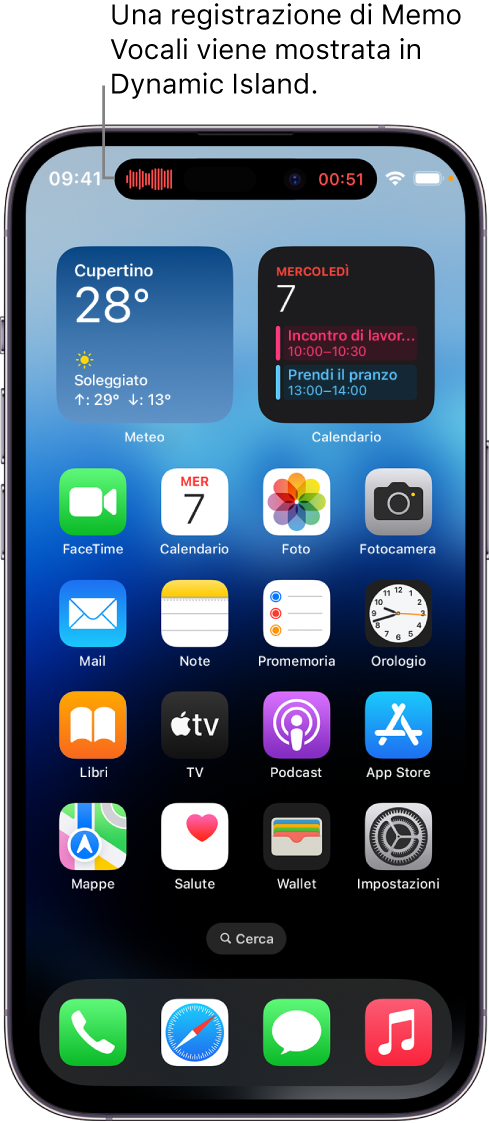 La schermata Home di iPhone 14 Pro, che mostra una registrazione di Memo Vocali in Dynamic Island.