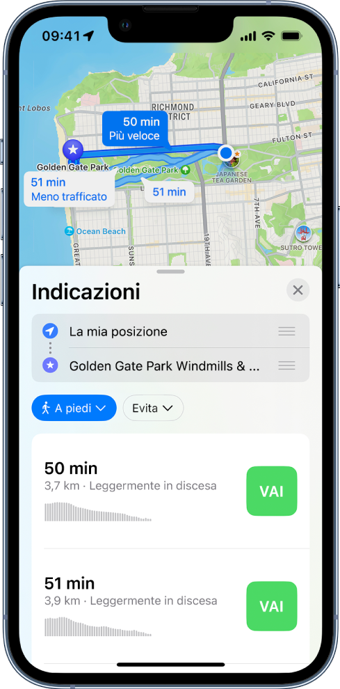 Una mappa che mostra due percorsi a piedi. La scheda dell'itinerario in basso contiene dettagli per l'itinerario, inclusi tempo stimato e i dislivelli. Un pulsante Vai viene visualizzato accanto alla descrizione di ciascun percorso.