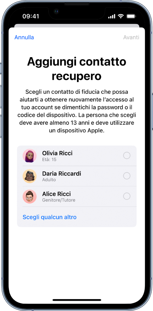 La schermata “Contatto per il recupero dell'account” che mostra persone suggerite da selezionare come contatto di recupero e l'opzione per scegliere qualcun altro.