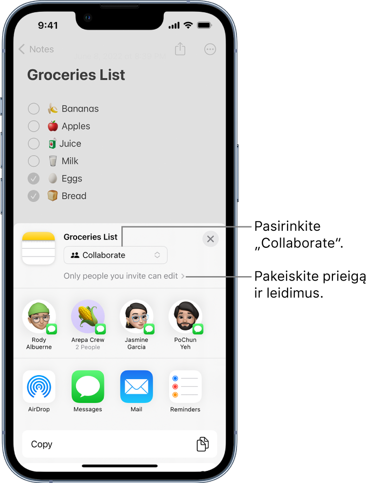 Pirkinių sąrašas programoje „Notes“ su kvietimu bendradarbiauti, matosi bendrinimo parinktis ir parametras „Only people you invite can edit“ kaip prieigos ir leidimų nustatymas. Keturi galimi gavėjai, įskaitant vieną dviejų žmonių grupę, sudaro eilutę žemiau. Apatinėje eilutėje siūlomi įvairūs pastabos bendrinimo būdai: „AirDrop“, „Messages“, „Mail“ ir „Reminders“.