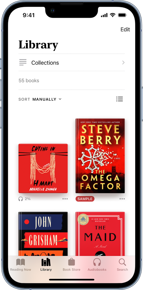 „Library“ ekranas programoje „Books“. Šio ekrano viršuje yra mygtukas „Collections“ ir rikiavimo parinktys. Pasirinkta rikiavimo parinktis „Manually“. Ekrano viduryje rodomi bibliotekoje esančių knygų viršeliai. Ekrano apačioje iš kairės į dešinę pateikiami skirtukai „Reading Now“, „Library“, „Book Store“, „Audiobooks“ ir „Search“.