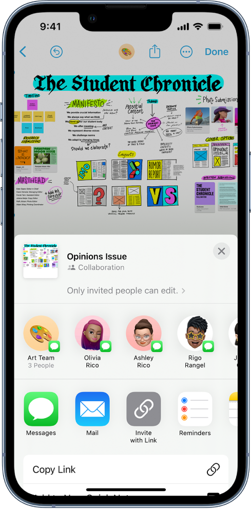 iPhone tālrunis ar lietotni Freeform un atvērtām sadarbošanās opcijām.