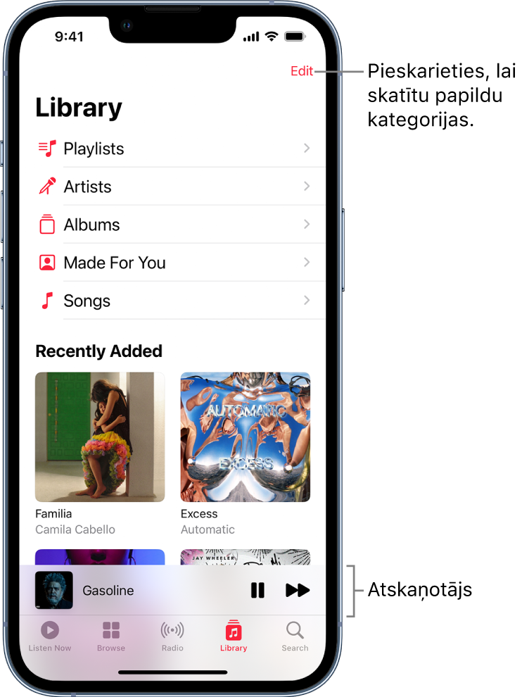 Ekrāns Library, kurā ir redzams saraksts ar kategorijām, tostarp Playlists, Artists, Albums, Media For You un Songs. Zem saraksta ir virsraksts Recently Added. Atskaņotājs, kurā ir norādīts pašreizējās dziesmas nosaukums, un apakšdaļā izvietotas pogas Play un Next.