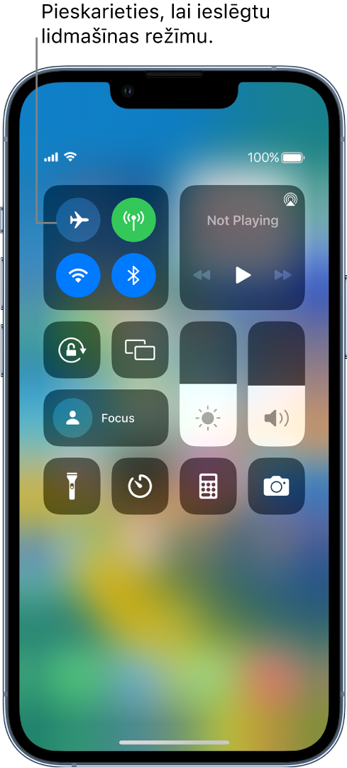 Izvēlnes Control Center ekrāns, kurā norādīts, ka pieskāriens augšējai pogai pa kreisi ieslēdz lidmašīnas režīmu.