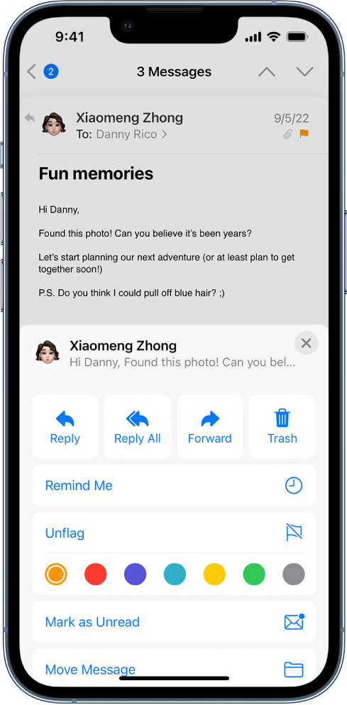 E-pasta ziņojums, kura ekrāna apakšējā pusē redzamas atbildēšanas opcijas. Zem šīm opcijām ir poga Remind me, poga Unflag un karodziņu krāsu izvēles.