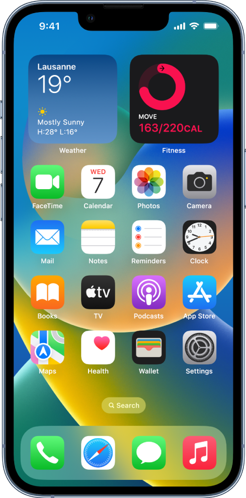Sākuma ekrāns ar vairākām lietotņu ikonām, tostarp lietotnes Settings ikonu, kurai varat pieskarties, lai mainītu iPhone skaņas skaļumu, ekrāna spilgtumu u.c. iestatījumus.