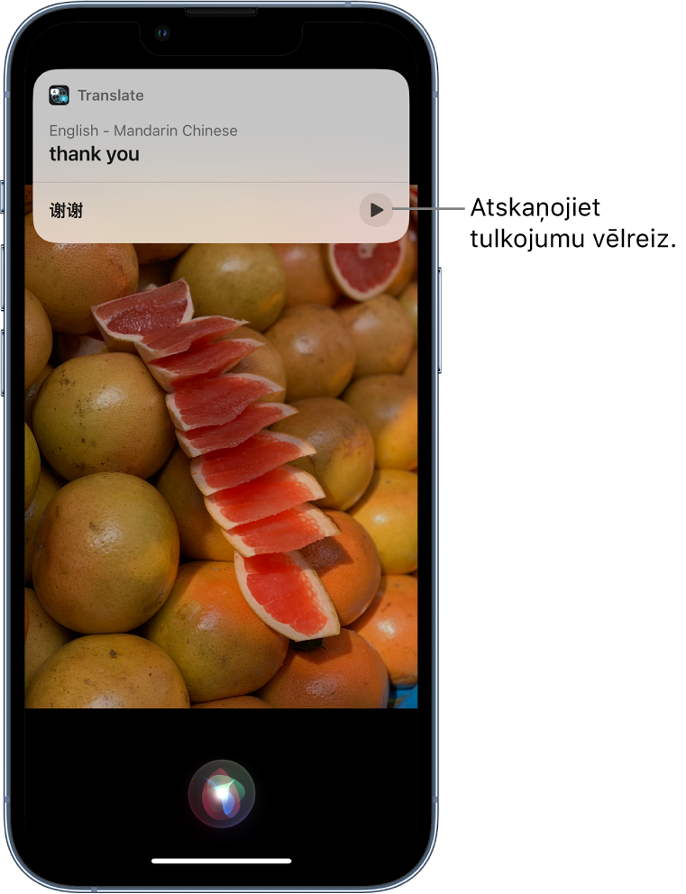 Siri parāda frāzes “thank you” tulkojumu no angļu valodas uz mandarīnu ķīniešu valodu. Poga tulkojuma apakšā ļauj atskaņot tulkojumu audio formātā.