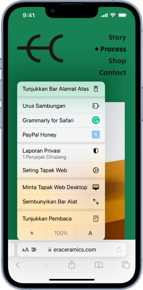 Menu Seting Halaman. Di bahagian atas ialah pilihan Tunjukkan Bar Alamat Atas. Di bawahnya ialah pilihan Urus Sambungan, diikuti sambungan yang dipasang: Honey dan Grammarly untuk Safari.