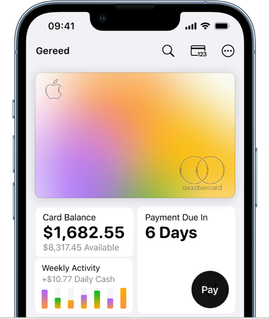 Apple Card in Wallet, met rechtsbovenin de knop 'Meer', linksonderin het totaalsaldo en de wekelijkse activiteit en rechtsonderin de knop 'Betaal'.