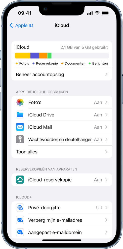 Het scherm met iCloud-instellingen. Je ziet de iCloud-opslagmeter en een lijst met apps en voorzieningen, zoals Foto's en Mail, die met iCloud kunnen worden gebruikt.
