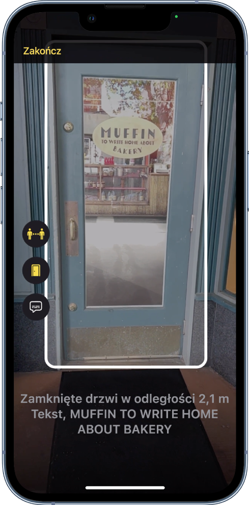 Ekran aplikacji Lupa w trybie wykrywania, wyświetlający drzwi ze znakiem w oknie. Na dole widoczna jest lista atrybutów wykrytych drzwi.