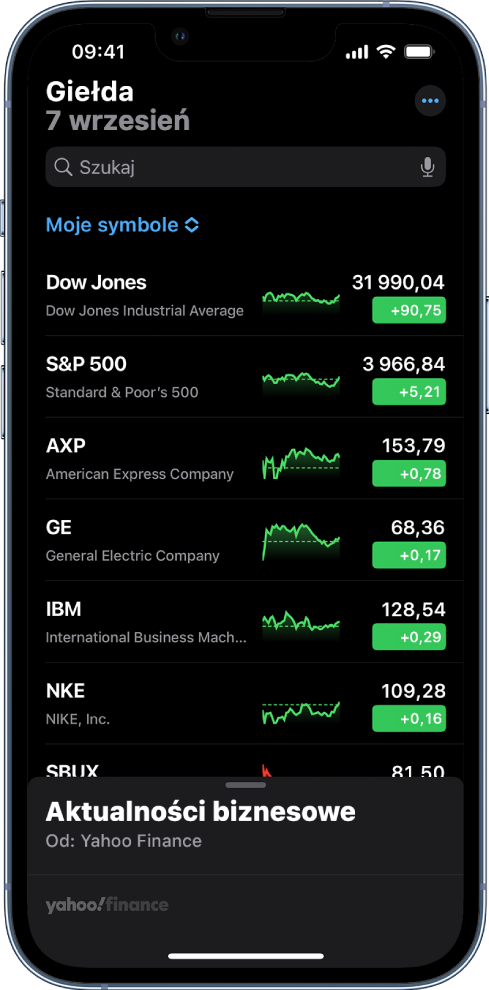 Lista obserwowanych notowań obejmująca różne notowania. Odnośnie każdego notowania na liście wyświetlane są następujące informacje (od lewej do prawej): symbol i nazwa akcji, wykres, kurs oraz zmiana kursu. U góry ekranu, powyżej listy Moje symbole, widoczne jest pole wyszukiwania. Na dole ekranu widoczne są aktualności biznesowe. Przesuń po niej palcem w górę, aby wyświetlić publikacje.