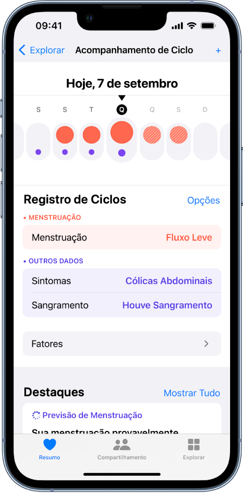 Tela do Acompanhamento de Ciclo, mostrando a linha do tempo de uma semana na parte superior da tela. Círculos sólidos em vermelho marcam os 3 primeiros dias na linha do tempo, enquanto pontos roxos marcam todos os dias. Abaixo da linha do tempo estão as opções para adicionar informações sobre menstruações, sintomas e outras.