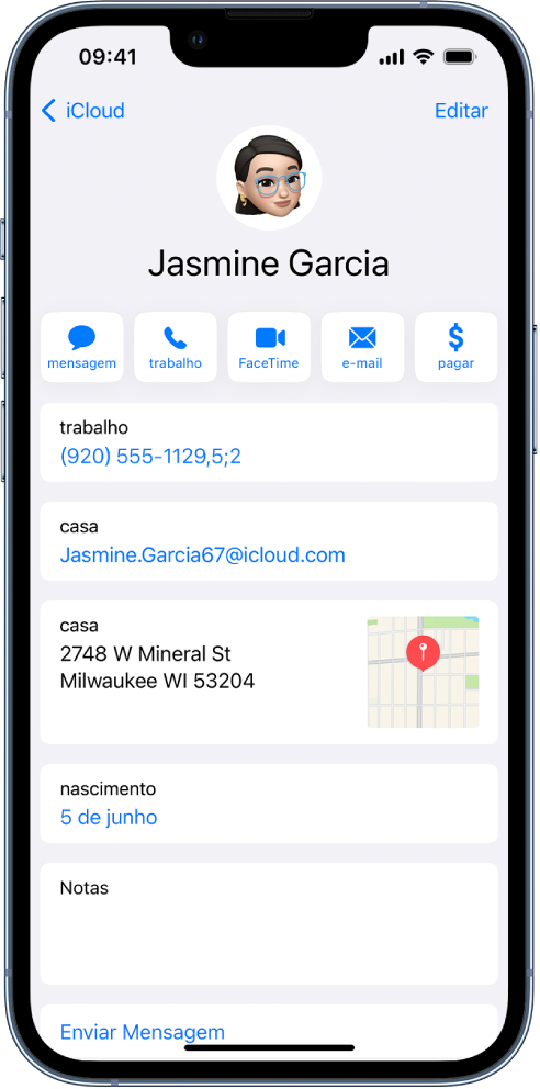 A tela de informações de um contato. Na parte superior encontra-se o nome e a foto do contato. Abaixo encontram-se os botões para enviar uma mensagem, fazer uma ligação telefônica, fazer uma ligação do FaceTime, enviar uma mensagem de e-mail e enviar dinheiro com o Apple Pay. Abaixo dos botões encontram-se as informações de contato.