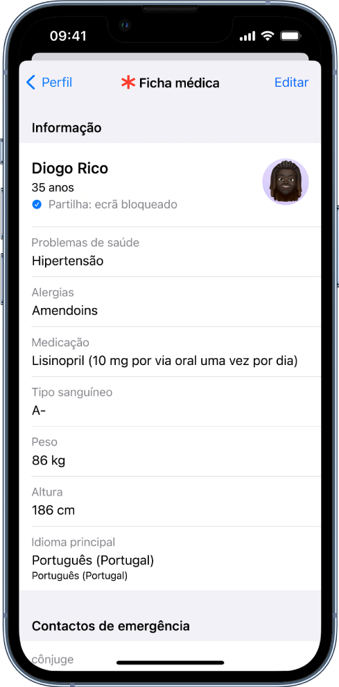 Um ecrã da ficha médica com informação como a data de nascimento, problemas de saúde, medicamentos e um contacto de emergência.