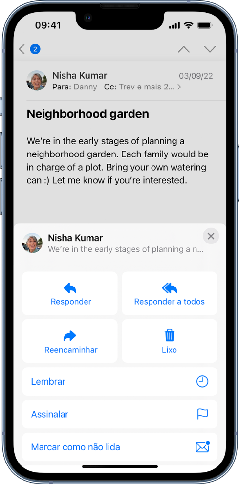 Um e-mail com opções de resposta por baixo. No meio do ecrã, da esquerda para a direita: Responder, Responder a todos, Reencaminhar e Lixo.