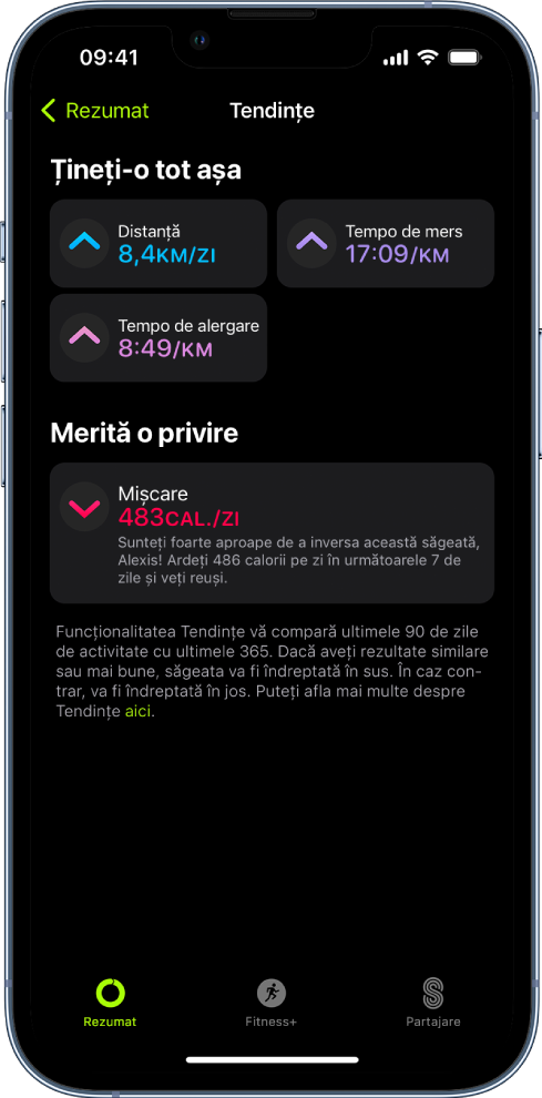 Ecranul de tendințe din Fitness, afișând parametrii pentru distanță, tempoul de mers și de alergare și caloriile active arse.