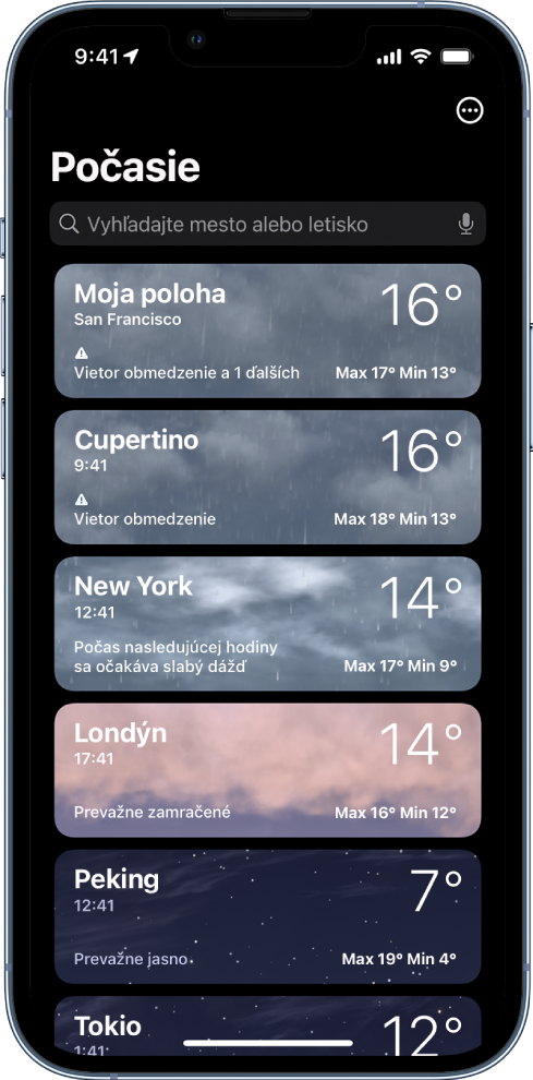 Zoznam miest zobrazujúci čas, aktuálnu teplotu, predpoveď a najvyššiu a najnižšiu teplotu. Navrchu obrazovky je vyhľadávacie pole a v pravom hornom rohu je tlačidlo Viac.