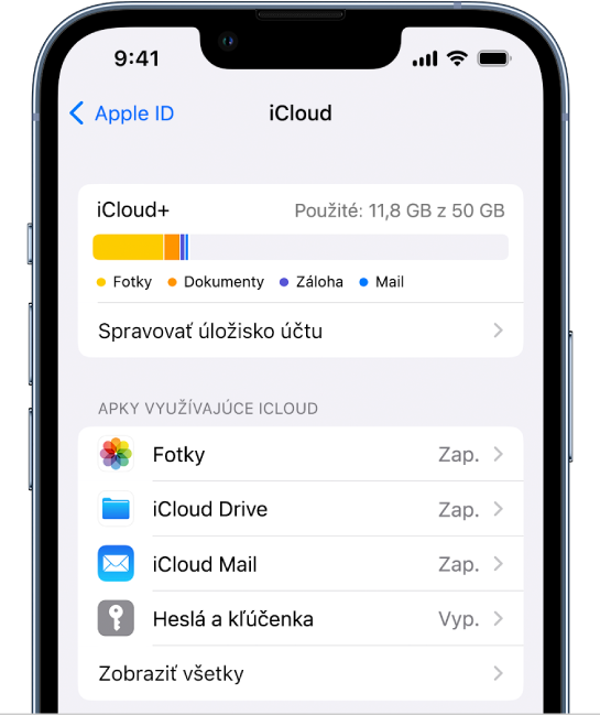 Obrazovka nastavení iCloudu s prehľadom využitia iCloud úložiska a zoznamom apiek a funkcií, ktoré je možné s iCloudom používať, napríklad Fotky, iCloud Drive a iCloud Mail.