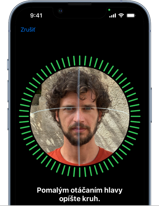 Obrazovka nastavenia rozpoznávania funkciou Face ID. Na obrazovke je vidieť tvár v kruhu. Text pod ňou žiada užívateľa, aby pomalým pohybom hlavy opísal celý obvod kruhu.