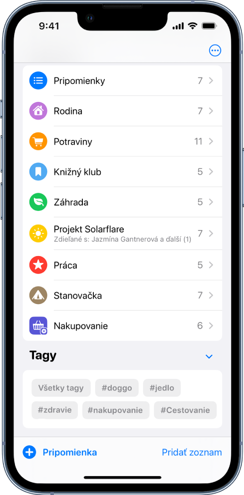 Obrazovka apky Pripomienky s niekoľkými zoznamami. V dolnej časti sa zobrazuje prehliadač tagov.