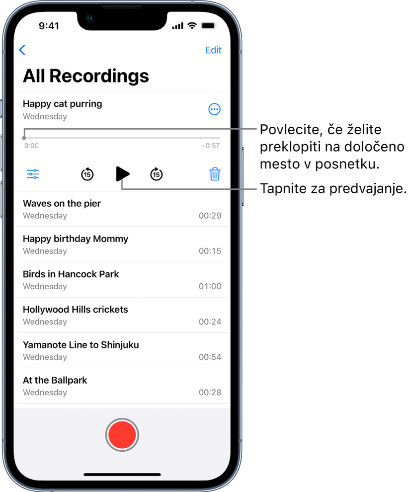 Zaslon seznama Voice Memos, na vrhu katerega je prikazan izbrani posnetek. Časovnica posnetka ima drsnik, ki ga lahko povlečete na točno določeno mesto v posnetku. Na obeh koncih časovnice so začetni in končni časi. Nad časovnico je gumb More Actions, ki ga lahko tapnete za kopiranje, skupno rabo, urejanje ali podvajanje posnetka in še več. Pod časovnico je gumb Playback Settings, ki ga lahko uporabite za nastavitev možnosti predvajanja, gumb za preskakovanje nazaj za 15 sekund in naprej za 15 sekund ter gumb za brisanje. Pod temi kontrolniki je seznam posnetkov, ki jih lahko odprete tako, da jih tapnete.