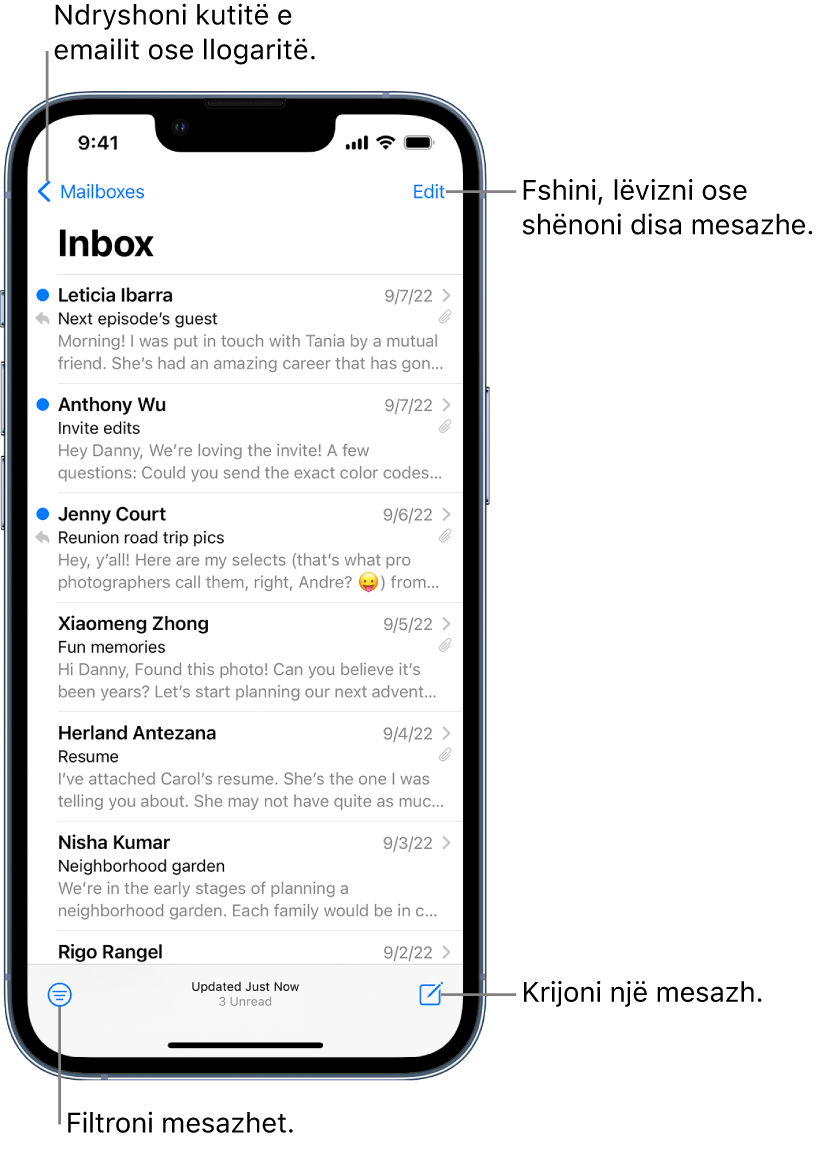 Kutia hyrëse që shfaq një listë të emaileve. Butoni Mailboxes për të kaluar te një kuti postare tjetër në këndin lart majtas. Butoni Edit për fshirjen, zhvendosjen ose shënimin e emaileve është në këndin lart djathtas. Butoni për filtrimin e emaileve që të shfaqen vetëm lloje të caktuara të emaileve është në këndin poshtë majtas. Butoni për kompozimin e një emaili të ri është në këndin poshtë djathtas.