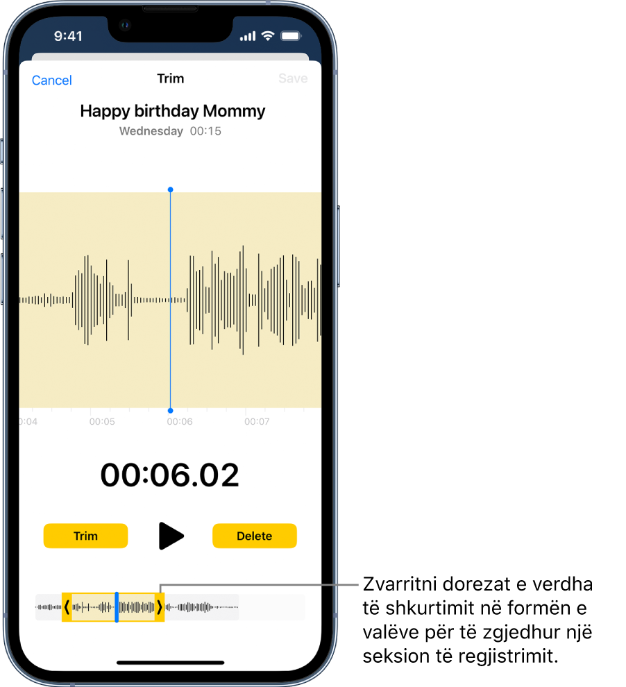 Një regjistrim që po shkurtohet me kapëset e shkurtimit në ngjyrë të verdhë që përcaktojnë një pjesë të grafikut të valëzuar të zërit në fund të ekranit. Një buton Play dhe një kohëmatës regjistrimi shfaqen mbi grafikun e valëzuar. Kapëset e shkurtimit ndodhen nën butonin Play. Butoni Trim për fshirjen e pjesës së regjistrimit jashtë dorezave dhe butoni Delete për fshirjen e pjesës së regjistrimit brenda dorezave janë në të dyja anët e butonit Play.