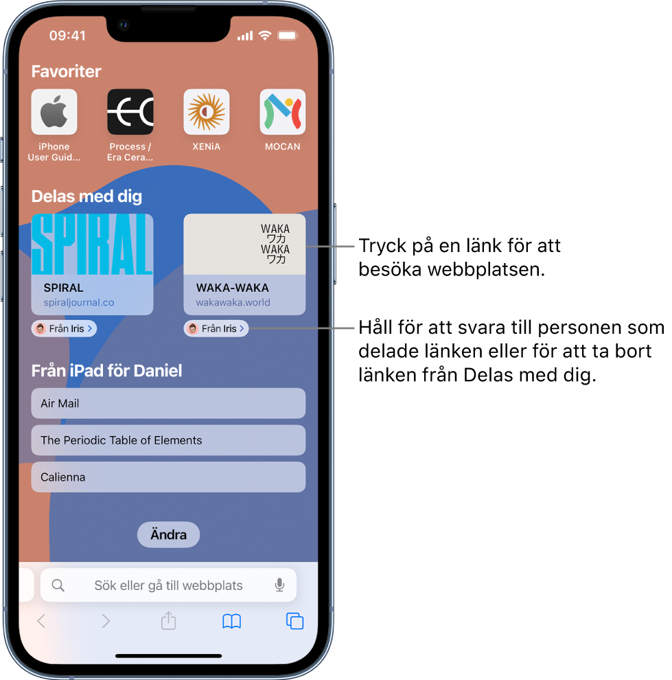 Startsidan i Safari innehåller ett Delas med dig-avsnitt med förhandsvisningar av två webbsidor. Nedanför förhandsvisningarna av webbplatser finns etiketter med texten ”Från Iris”. Tryck på förhandsvisningen för att besöka webbplatsen, eller tryck på etiketten för att svara Iris eller ta bort länken från Delas med dig.