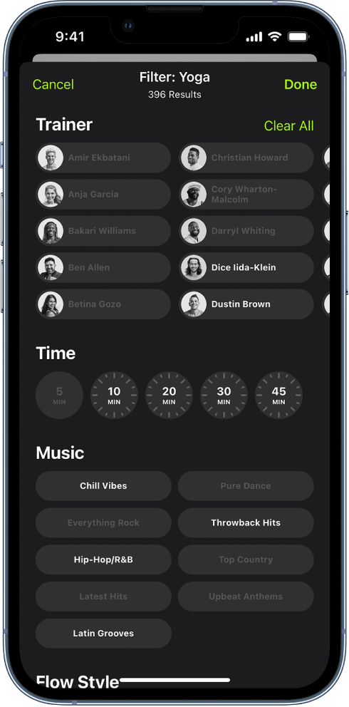 หน้าจอ Apple Fitness+ ที่แสดงตัวเลือกเพื่อเรียงและฟิลเตอร์การออกกำลังกาย ที่ด้านบนสุดของหน้าจอมีรายการของเทรนเนอร์ ช่วงเวลาอยู่ตรงกึ่งกลางของหน้าจอ ด้านล่างเวลาคือรายการของประเภทเพลง