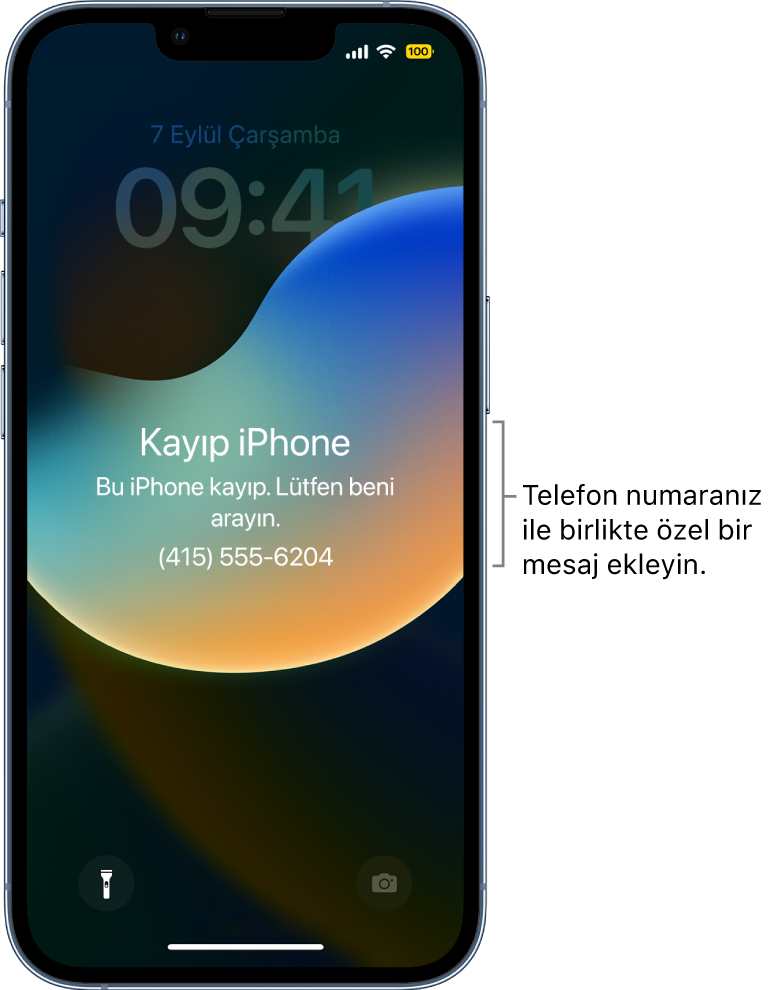 Kilitli iPhone ekranı ve ekranda şu mesaj var: “Kayıp iPhone. Bu iPhone kayboldu. Beni arayın. (415) 555-6204.” Telefon numaranız ile birlikte özel bir mesaj ekleyebilirsiniz.