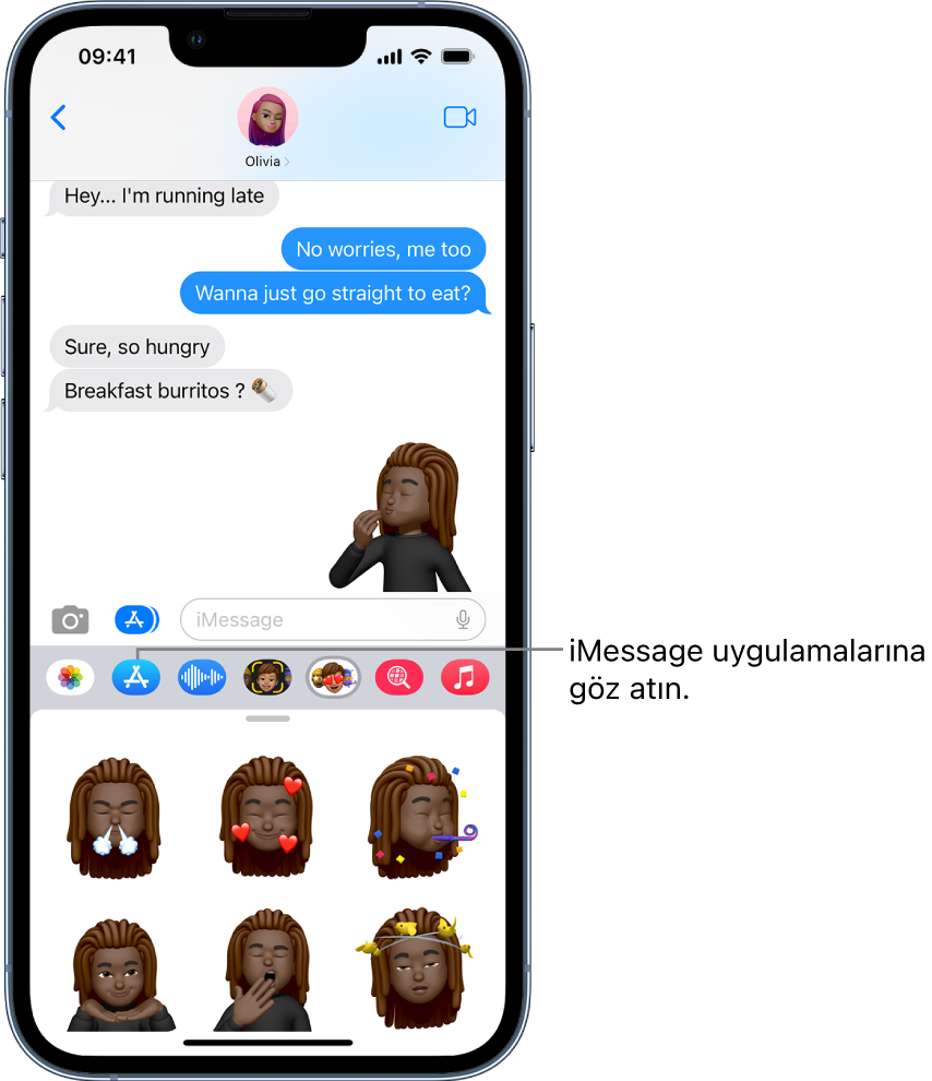 Bir Mesajlar yazışmasında Memoji iMessage uygulama simgesi seçili ve ekranın en altında Memoji çıkartmaları var.