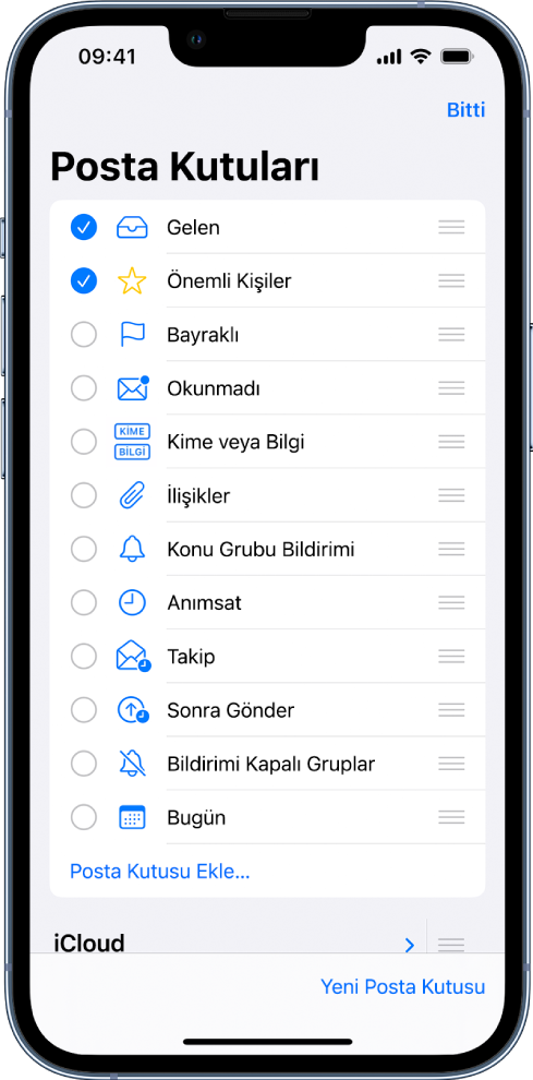 Posta Kutuları düzenleme ekranı. İsteğe bağlı posta kutuları yukarıdan aşağıya, sol tarafında bir onay kutusu ile listeleniyor. İsteğe bağlı posta kutuları arasında Gelen Kutusu, Önemli Kişiler, Bayraklı, Okunmamış, İlişikler, Anımsat vb. sayılabilir. Ekranın sağ alt köşesinde Yeni Posta Kutusu etiketli bir düğme var.
