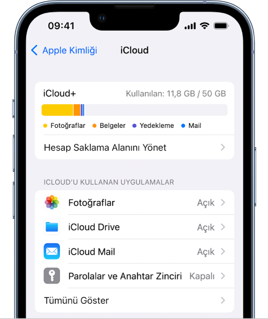 iCloud saklama alanı göstergesinin ve Fotoğraflar, iCloud Drive ve iCloud Mail de dahil olmak üzere iCloud ile kullanılabilecek uygulamaların ve özelliklerin bir listesinin gösterildiği iCloud ayarları ekranı.