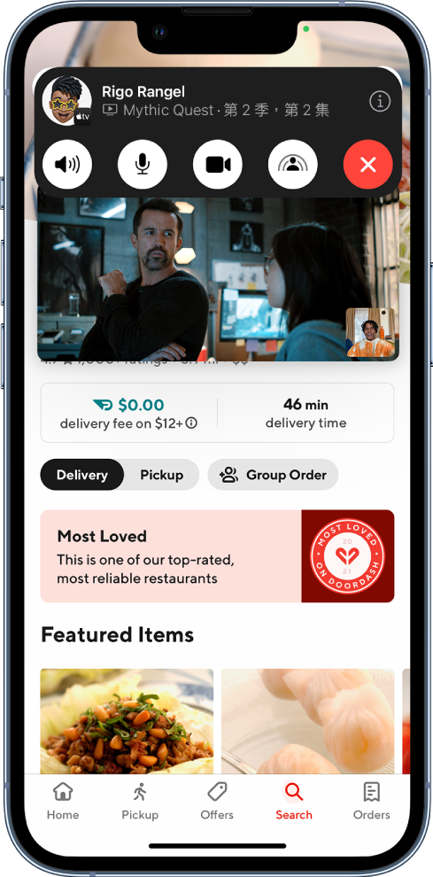 FaceTime 通話，顯示參與者共享視訊內容和螢幕內容，包括訂購食物的餐廳網頁。
