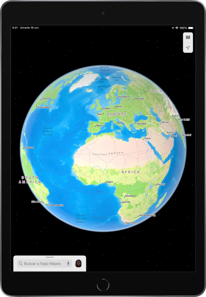 La Terra representada com a globus terraqüi amb continents, ciutats i oceans identificats pel nom.