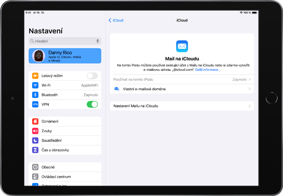 Aplikace Nastavení otevřená na obrazovce Mail na iCloudu se zapnutou volbou „Používat na tomto iPadu“. Pod ní jsou vidět volby nastavení vlastní e‑mailové domény a nastavení Mailu na iCloudu.