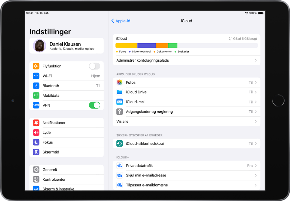 Indstillingsskærmen til iCloud med status for iCloud-lagringsplads og en liste over apps og funktioner, herunder Mail, Kontakter og Beskeder, som kan bruges med iCloud.