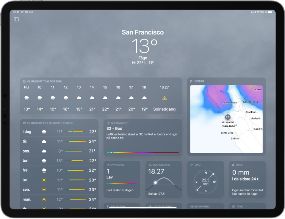 Skærmen Vejr i liggende retning. Fra oven og ned vises oplysninger om vejrudsigten, herunder lokalitet, aktuel temperatur, tåge og dagens højeste og laveste temperatur. Derunder findes vejrudsigten time for time og for de næste 10 dage, en luftkvalitetsskala og et kort, der viser nedbør i området. Nederst på skærmen er der værdier for UV-indeks, Sol ned, Vindstyrke og Regn.